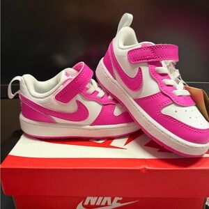 Nike Kids White and Hot Pink Low-Top Sneakers with Hook-and-Loop Strap